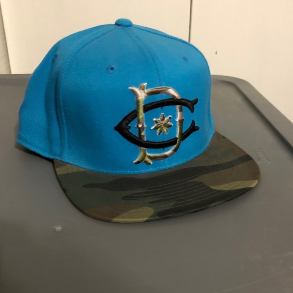 DC 210 Fitted Hat - Picture 1 of 3